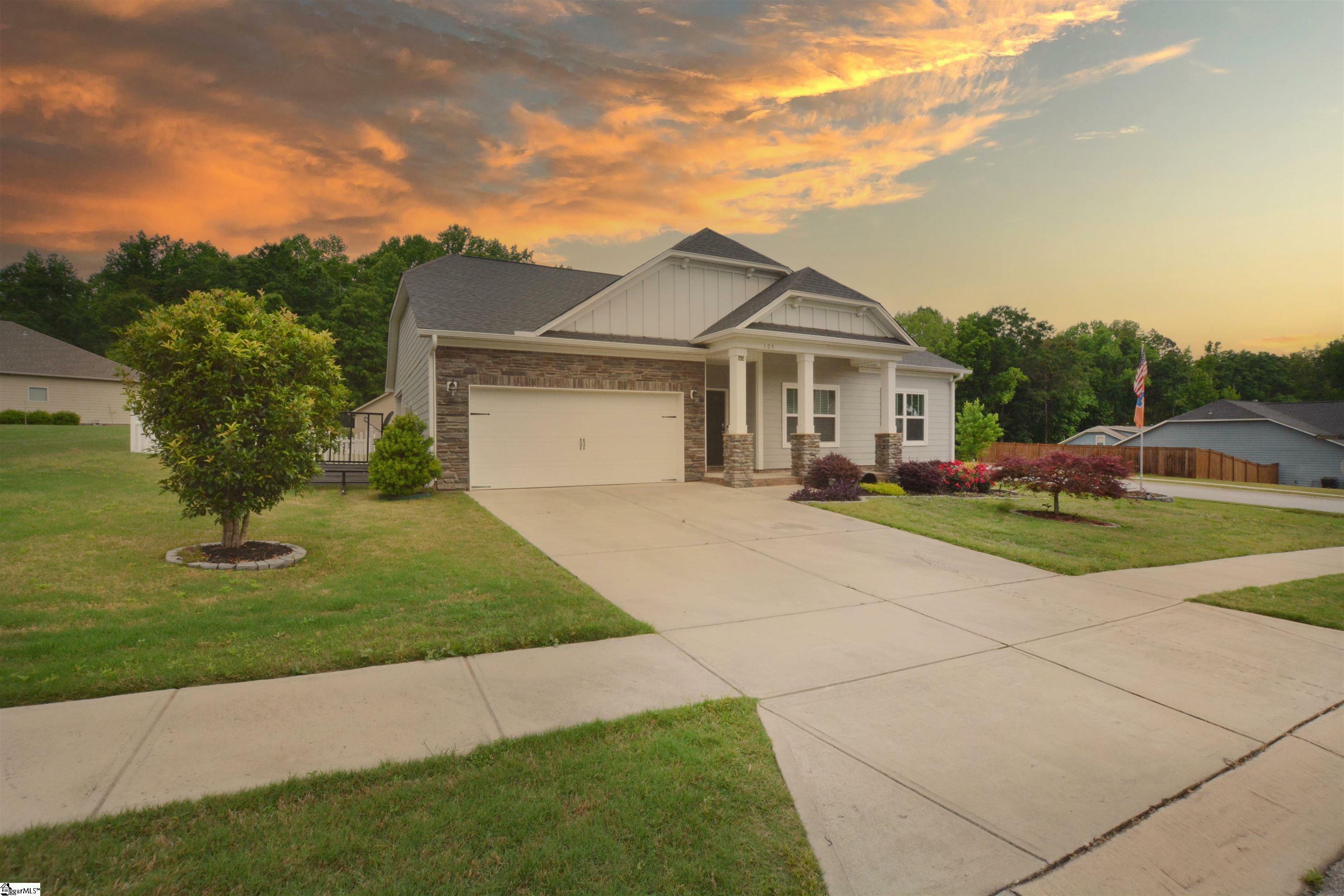 Property Photo: 105 Donemere Way SC 29644