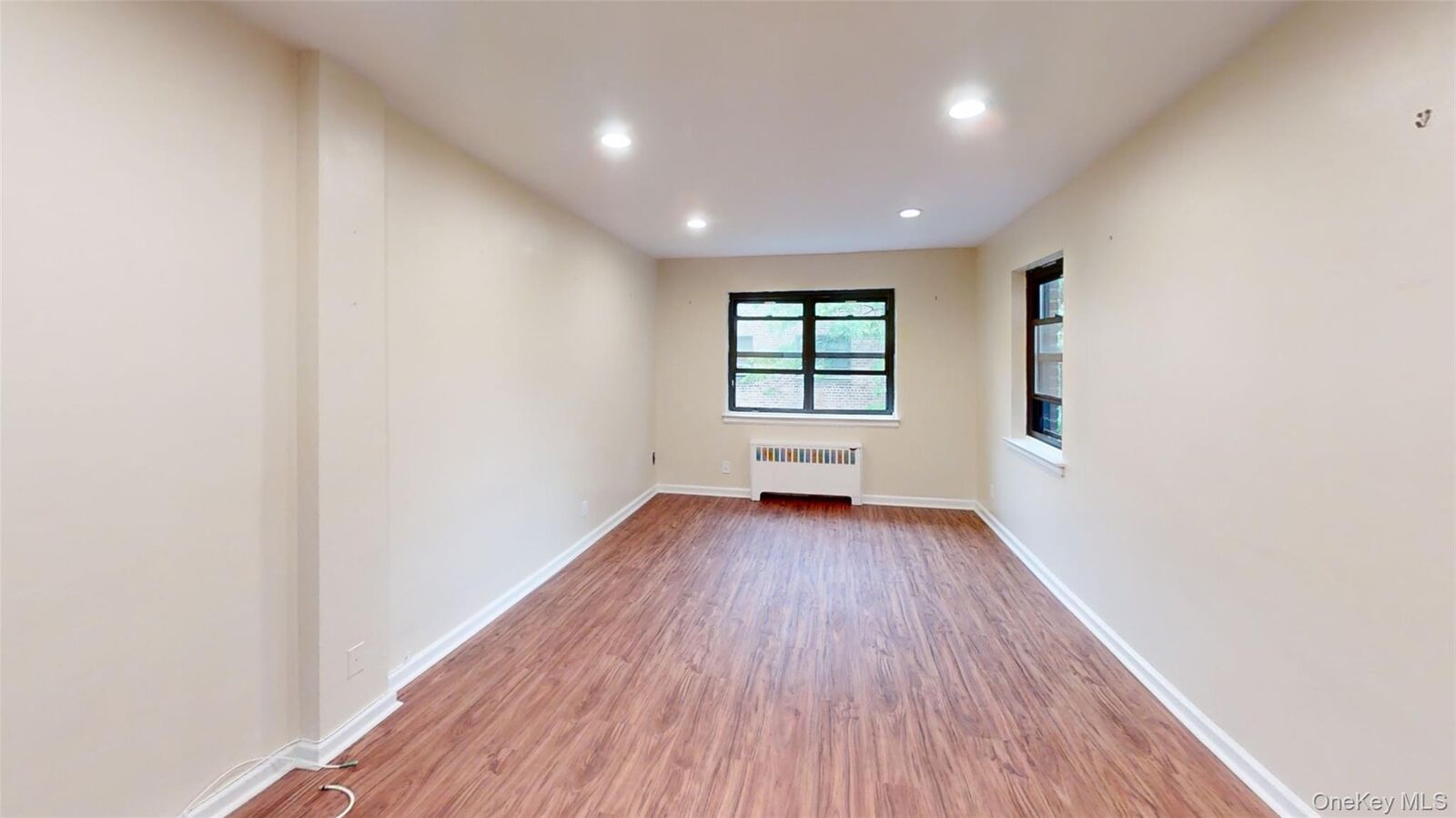 Property Photo:  50 White Oak Street 4B  NY 10801 