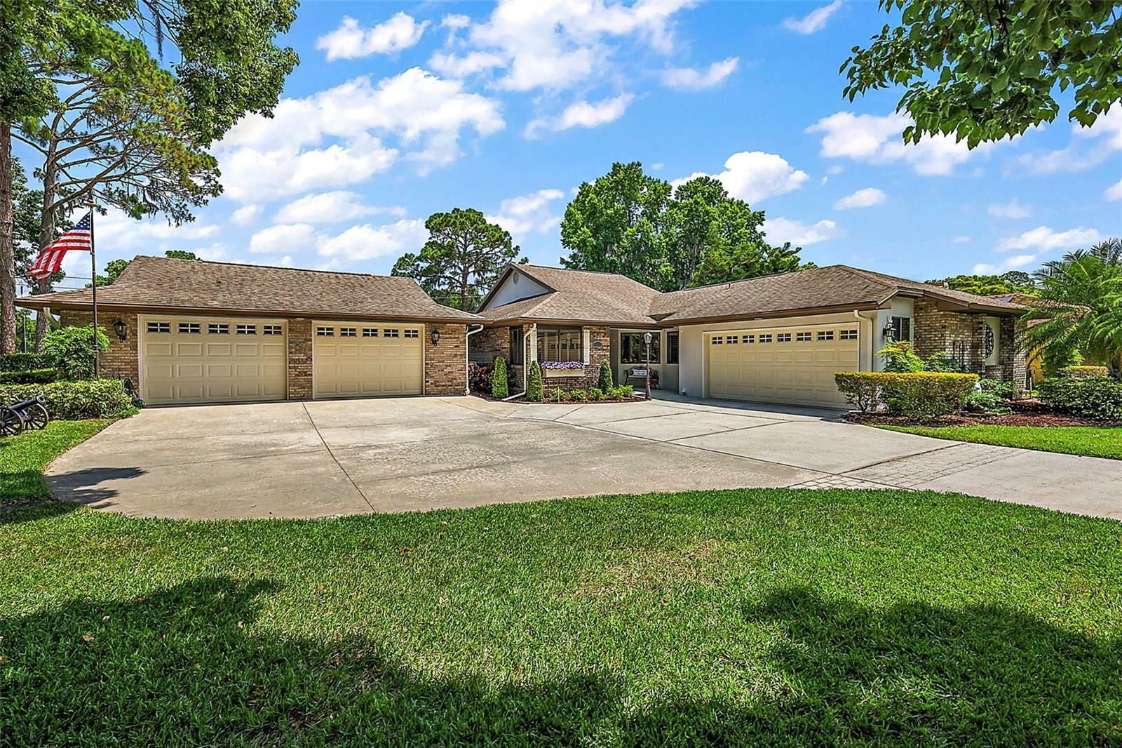 Property Photo: 105 Greentree Lane FL 34797