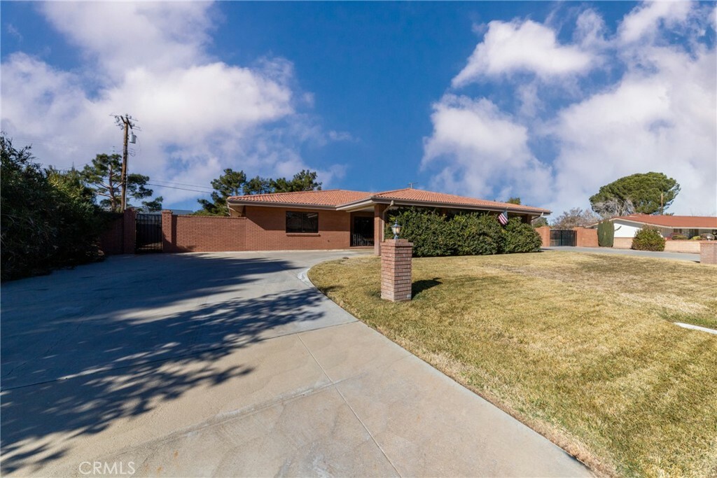 Property Photo:  44745 Lowtree Avenue  CA 93534 