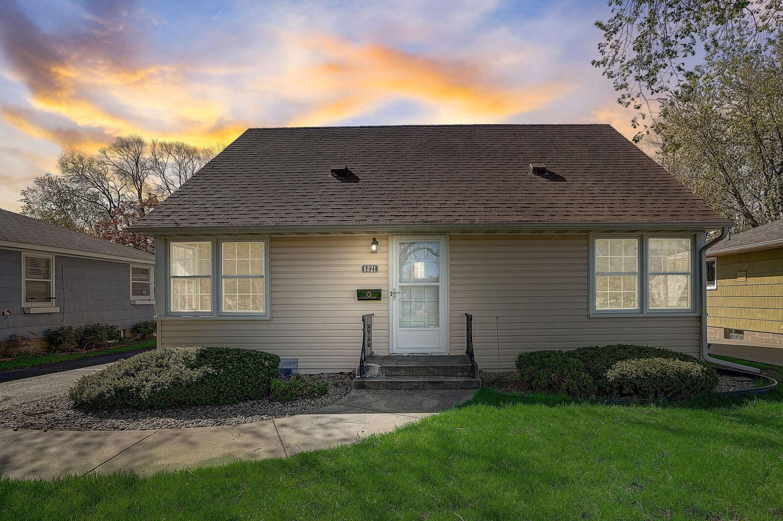 Property Photo: 6821 W 24th Street MN 55426