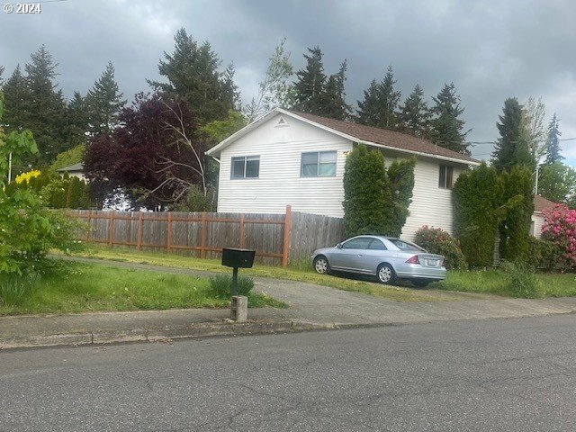 Property Photo:  805 SE 139th Ave  OR 97233 