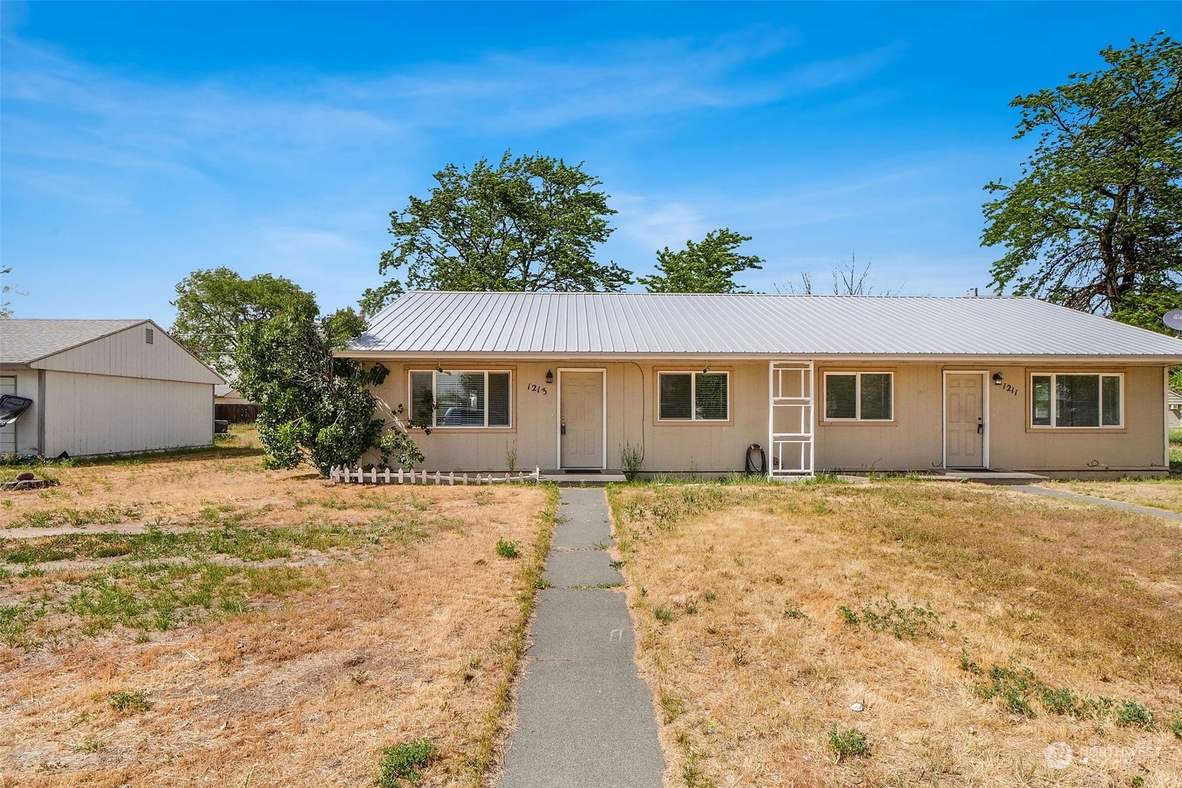 Property Photo:  1211 1213 Vandenberg Avenue  WA 98837 