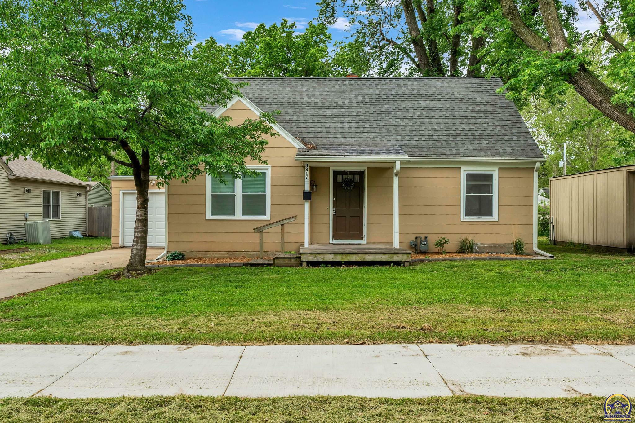 Property Photo:  3817 SW 12th St  KS 66604 