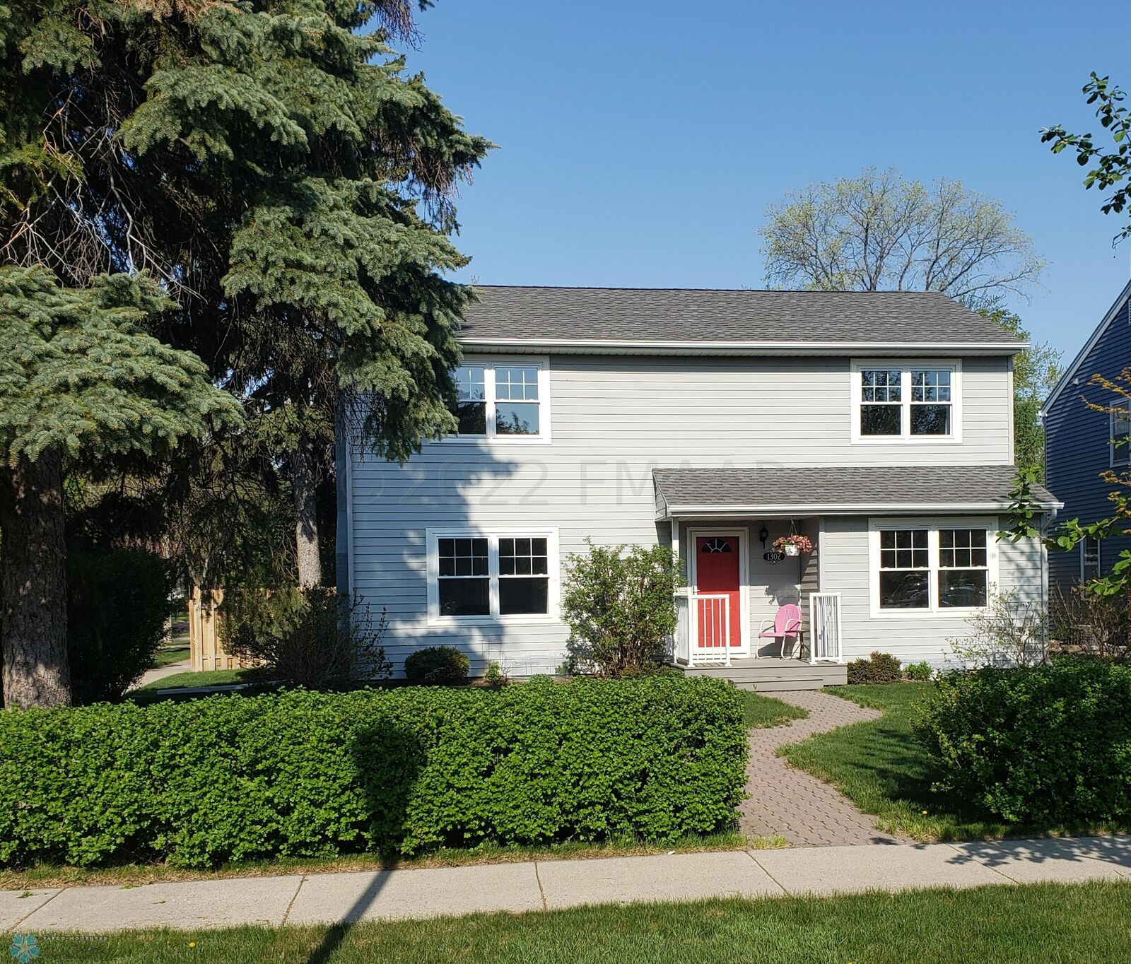 Property Photo: 1302 1 Street N ND 58102
