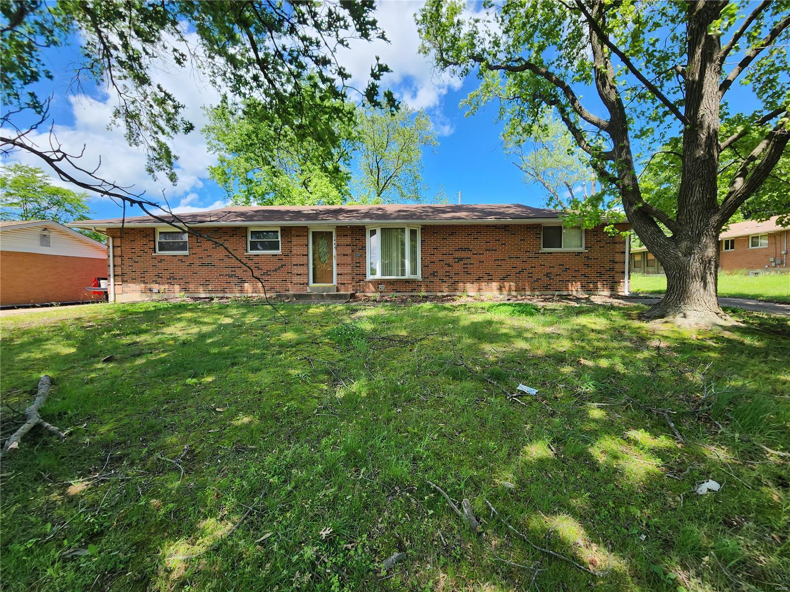 Property Photo:  1907 Claudine Drive  MO 63138 