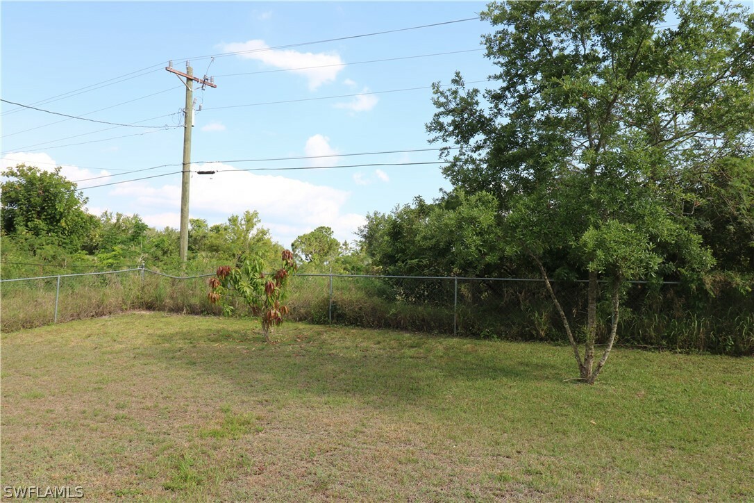 Property Photo:  402 Arthur Avenue  FL 33936 