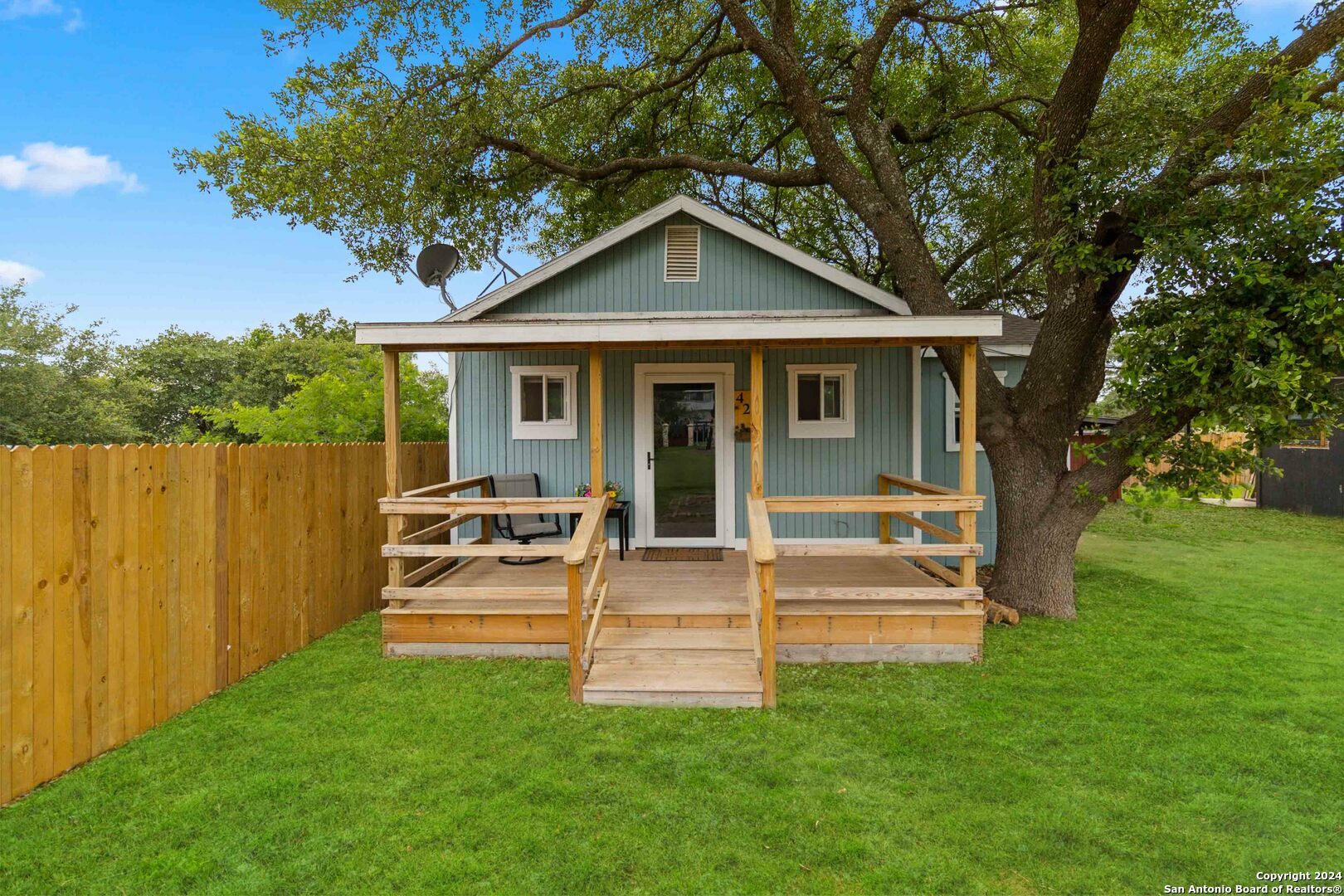 Property Photo:  425 Palo Alto  TX 78073 