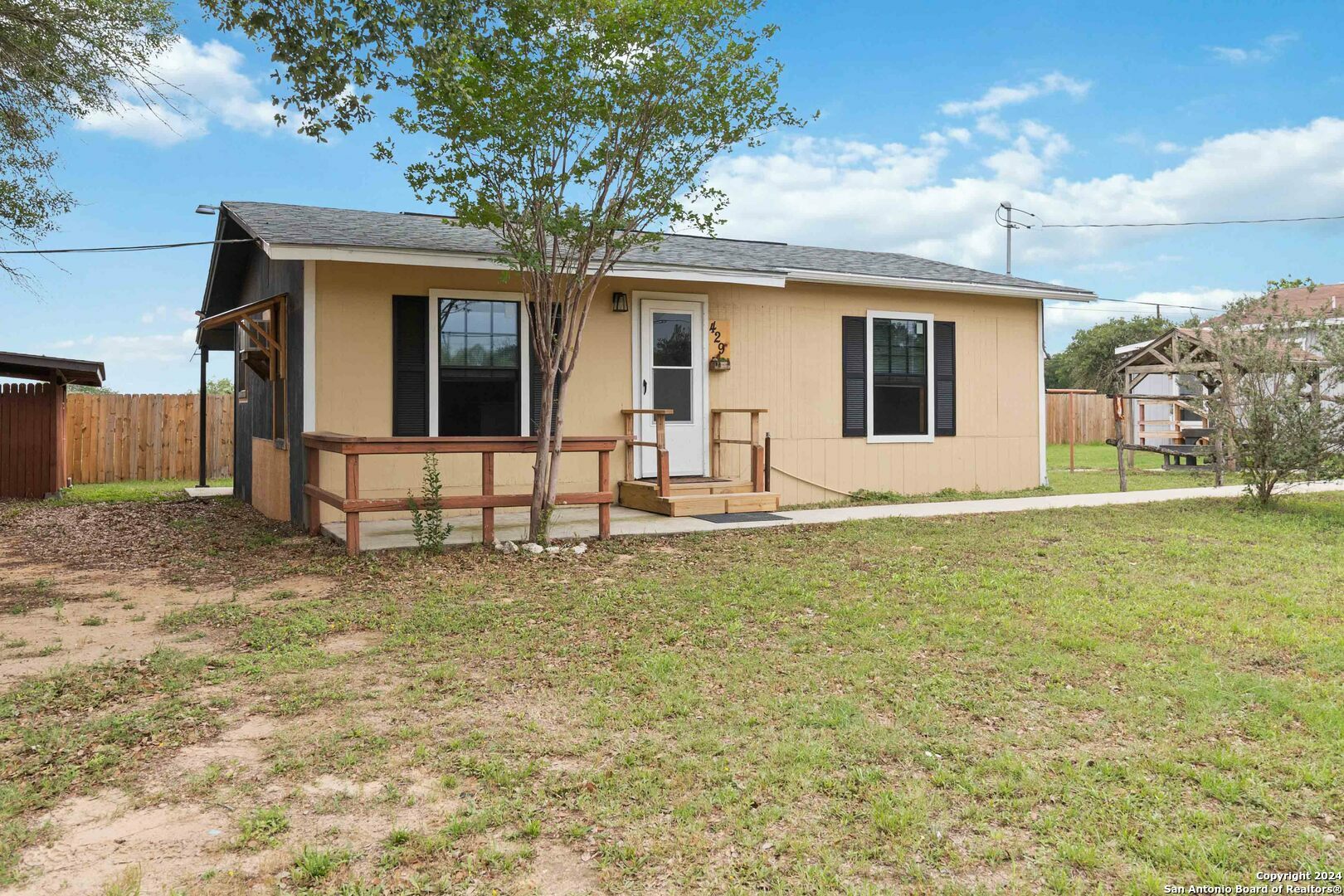 Property Photo:  429 Palo Alto  TX 78073 