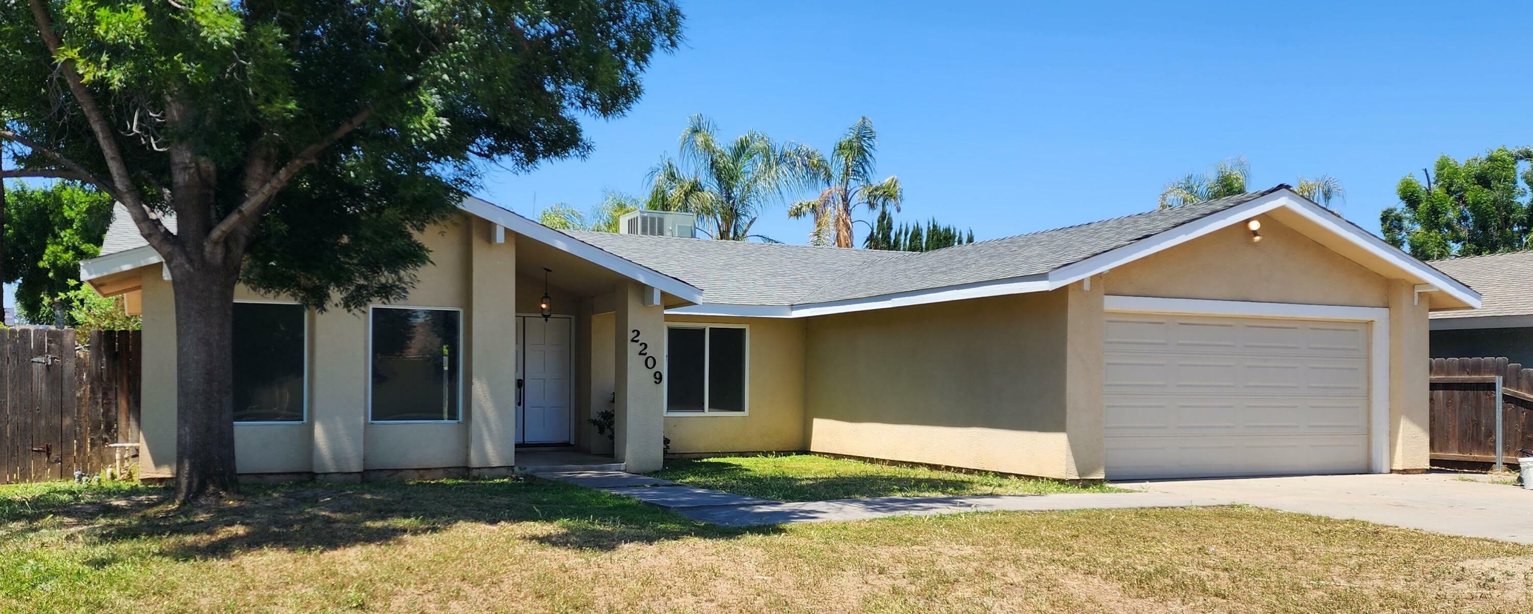 Property Photo:  2209 S Valley Street  CA 93277 