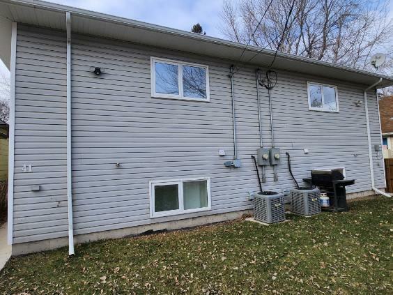 Property Photo:  43 12th Street North  MB R7A 2S9 