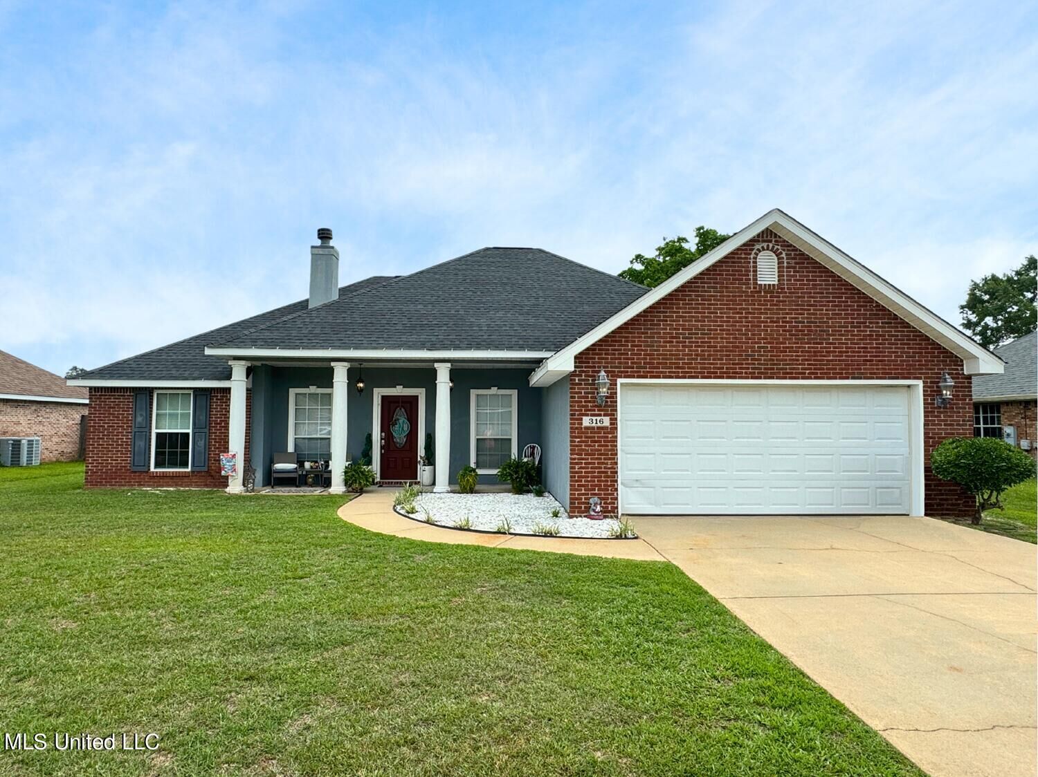 Property Photo:  316 Pinecrest Boulevard  MS 39560 