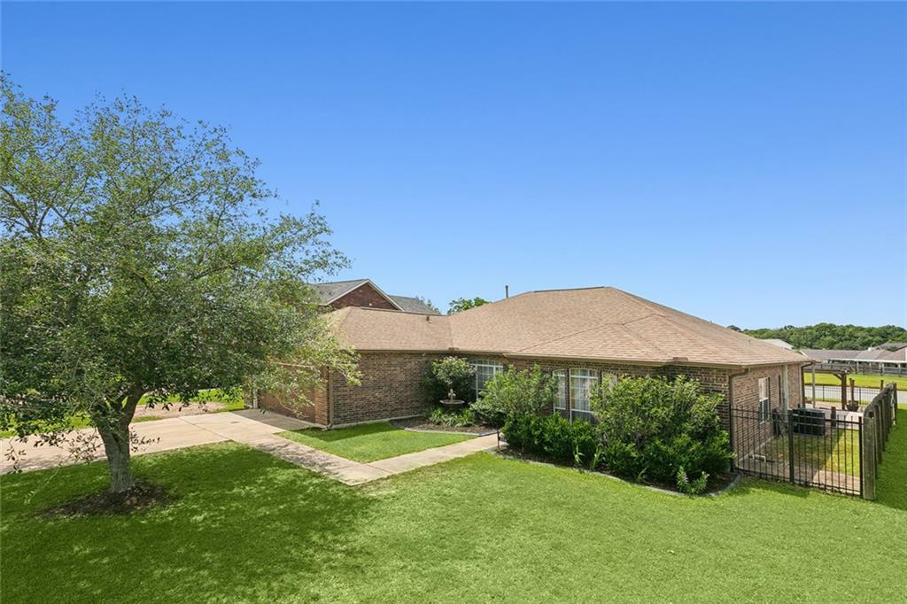 Property Photo:  433 Saddlebrook Court  LA 70435 