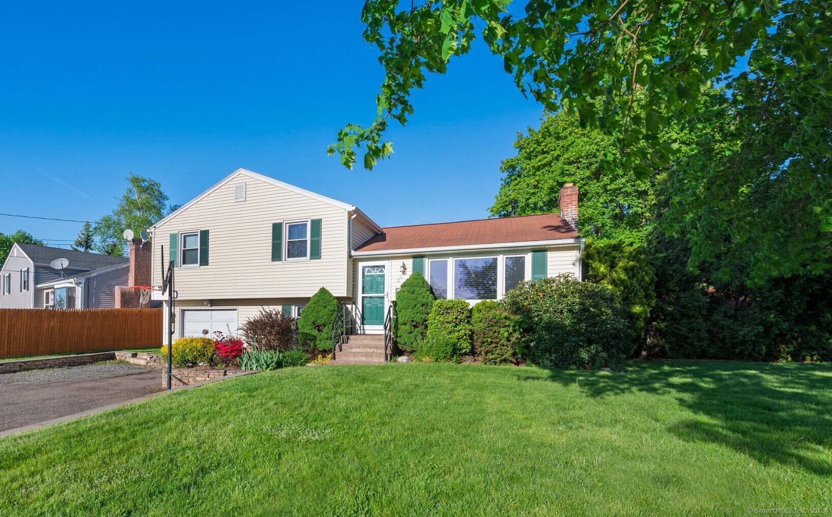 Property Photo:  293 Old Farm Drive  CT 06111 