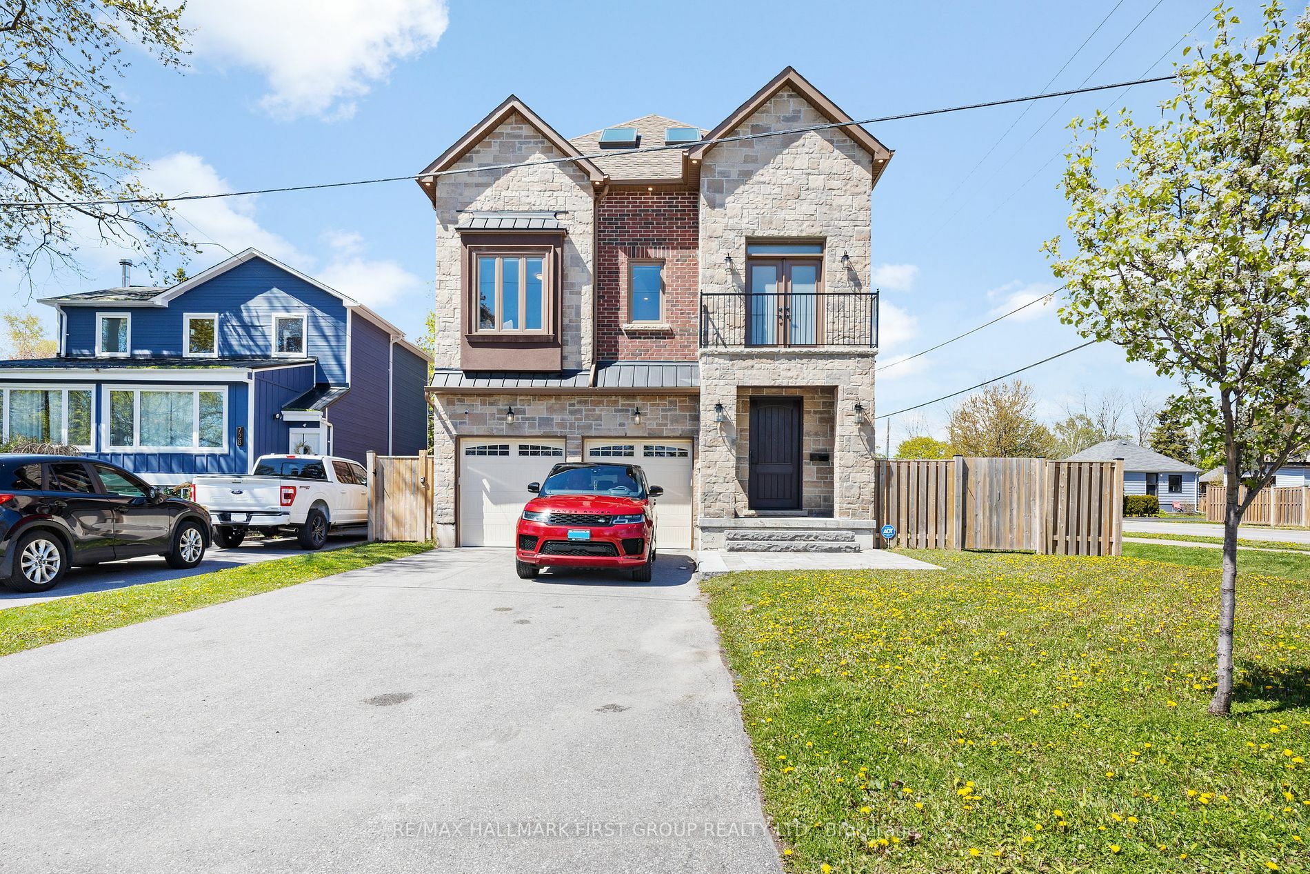 Property Photo:  732 Hillview Cres  ON L1W 2R8 
