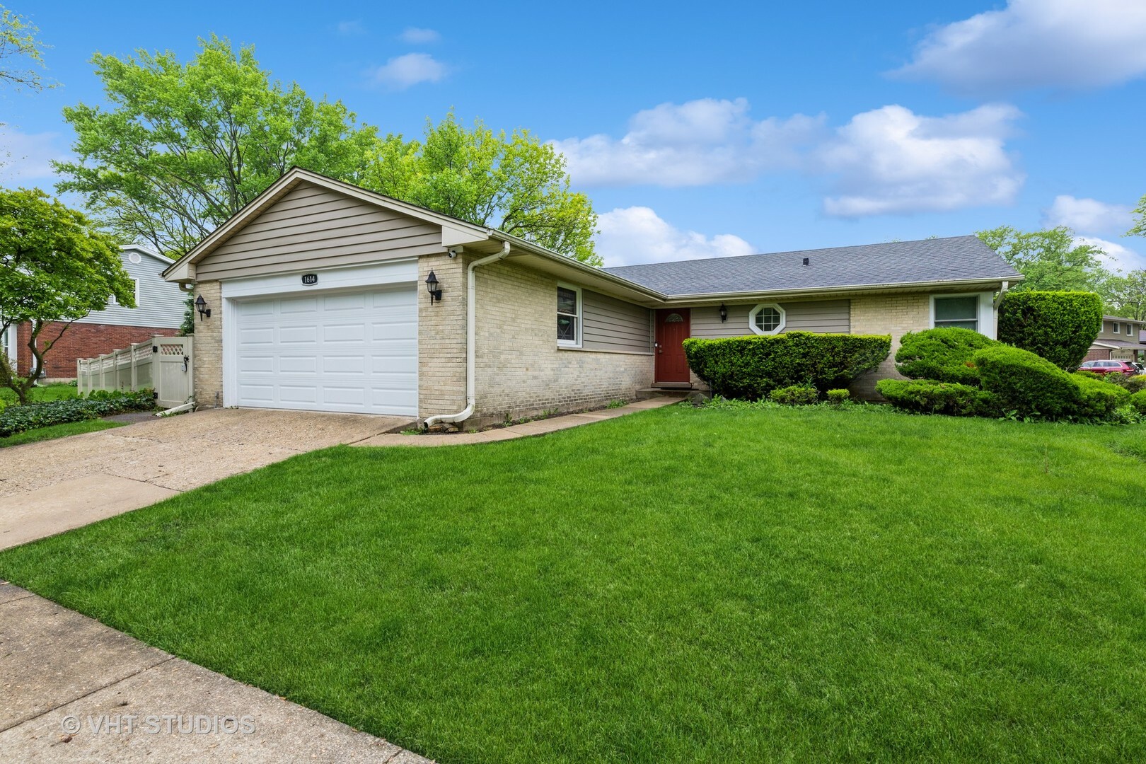 Property Photo: 1614 N Park Drive IL 60056