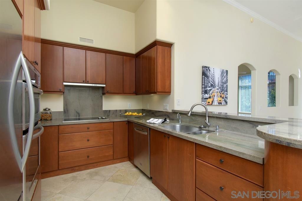 Property Photo:  9245 Regents Rd M408  CA 92037 