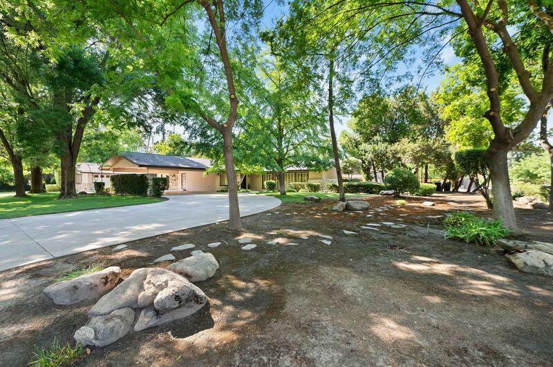 Property Photo:  1932 Green Acres Drive  CA 93291 