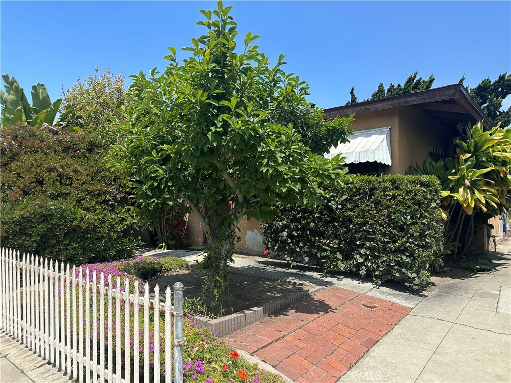 Property Photo:  1331 W Papeete Street  CA 90744 