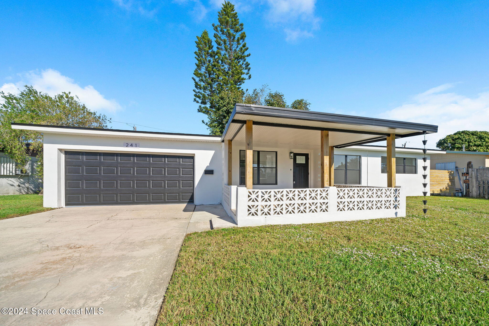 Property Photo: 241 NE 3rd Street FL 32937