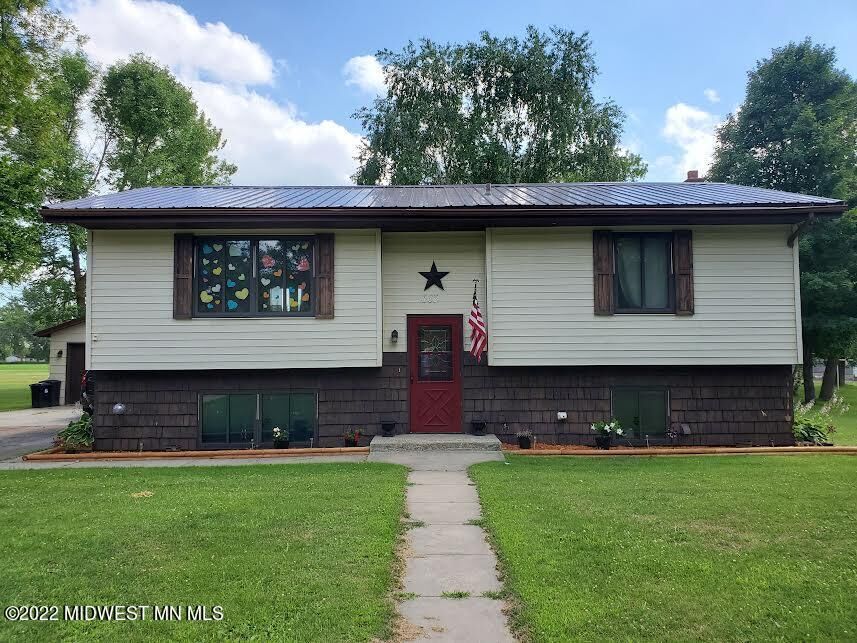 Property Photo:  402 Eidem Avenue SE  MN 56584 