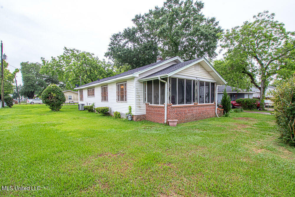 Property Photo:  821 Bradford Street  MS 39530 