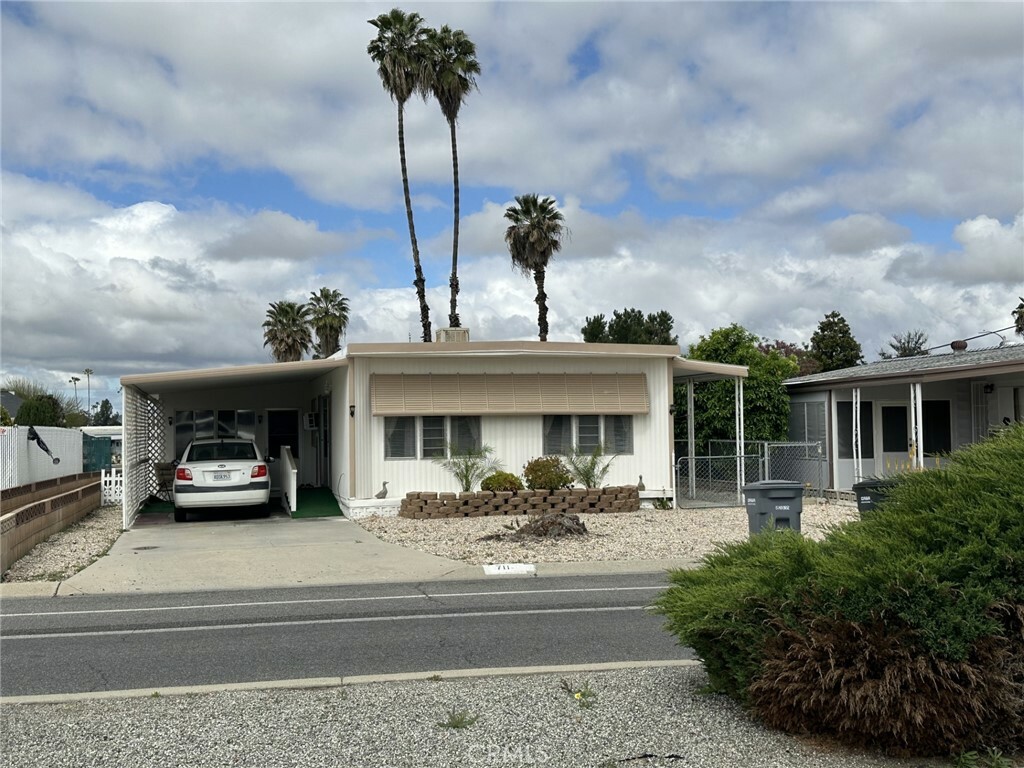 Property Photo:  711 S Palm Avenue  CA 92543 