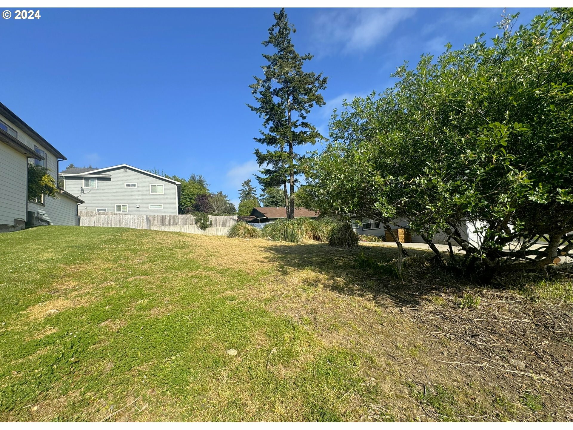 Property Photo: 6929 Oakwood Ct OR 97415