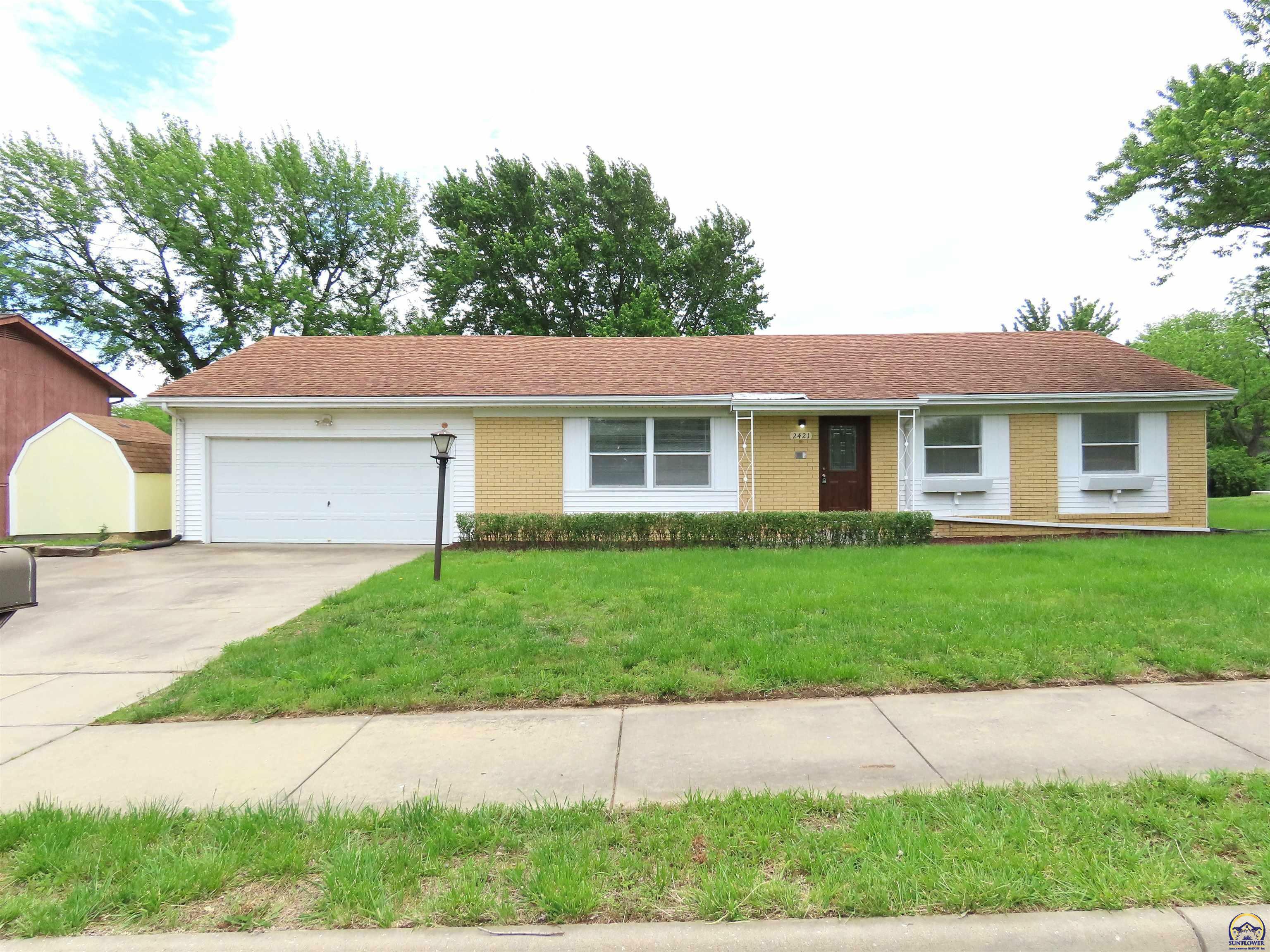 Property Photo:  2421 SE Lakeshore Blvd  KS 66605 