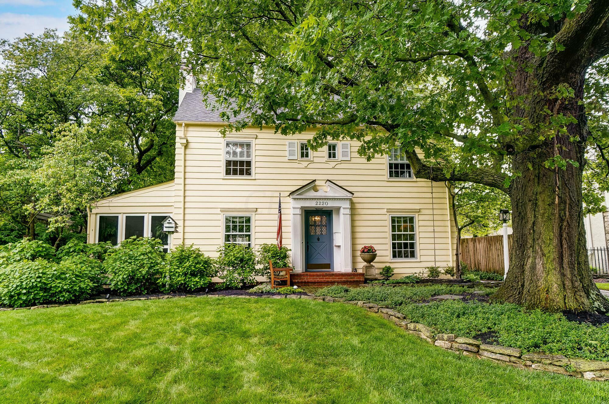 Property Photo: 2220 Abington Road OH 43221