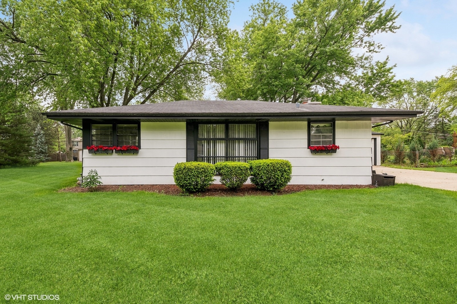 Property Photo:  23W577 Turner Avenue  IL 60172 