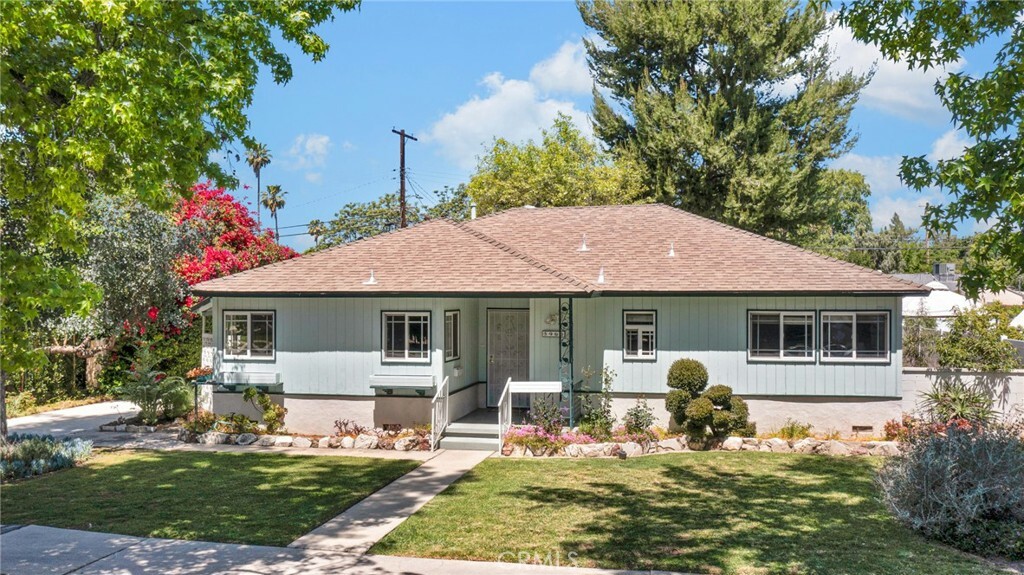 Property Photo:  5961 Vanalden Avenue  CA 91356 