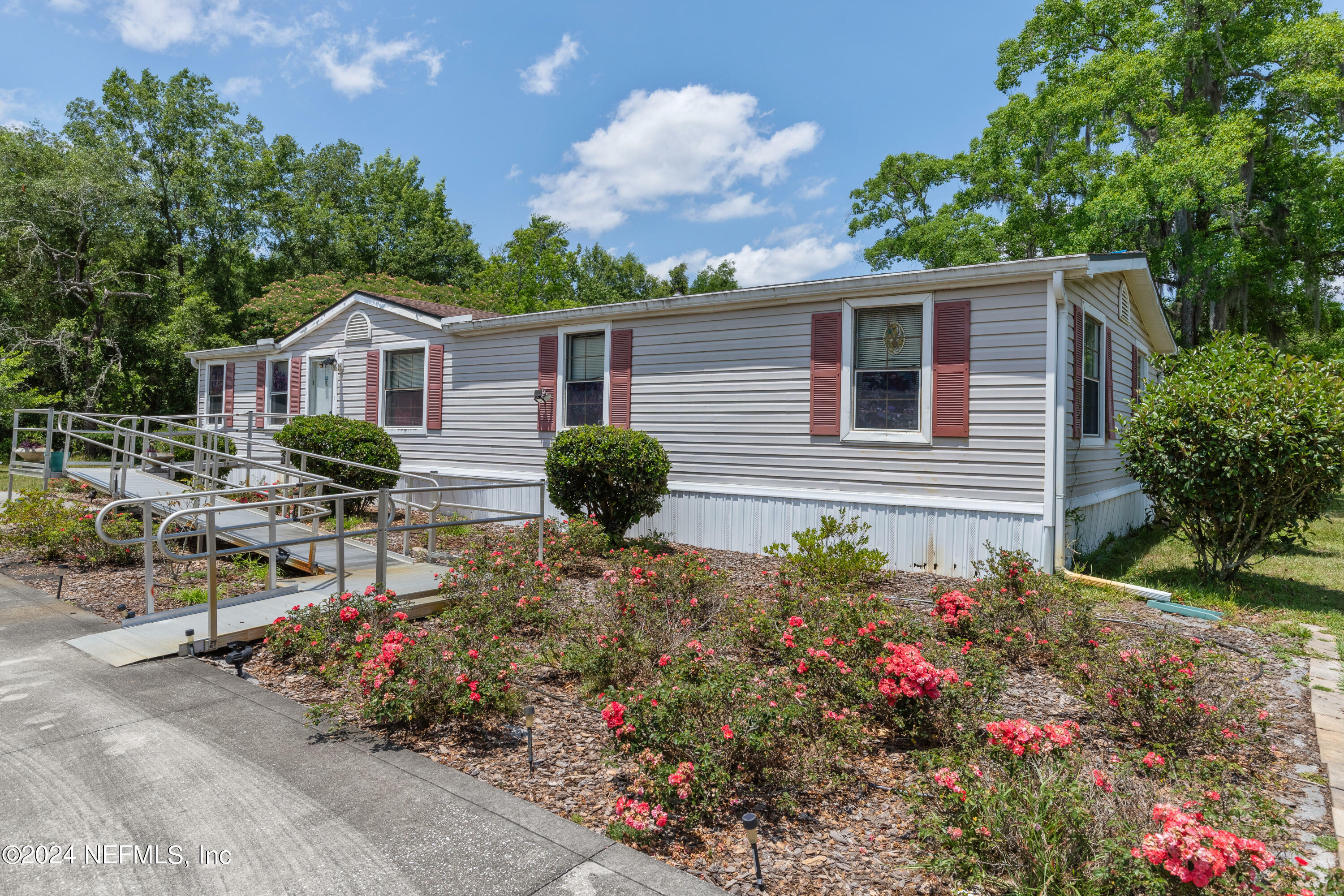 Property Photo: 4016 Pinto Road FL 32068