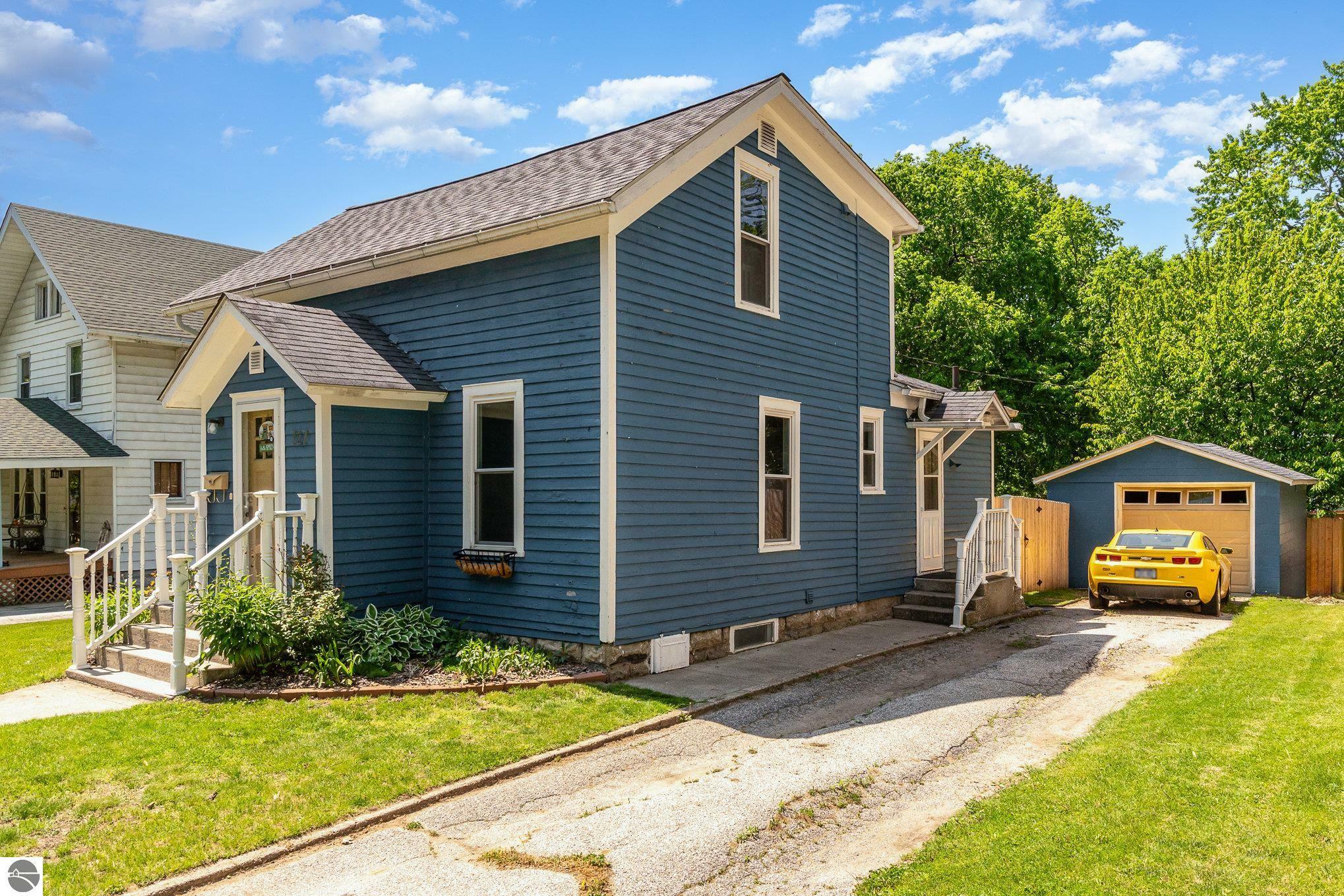 Property Photo: 727 Pine Avenue MI 48801