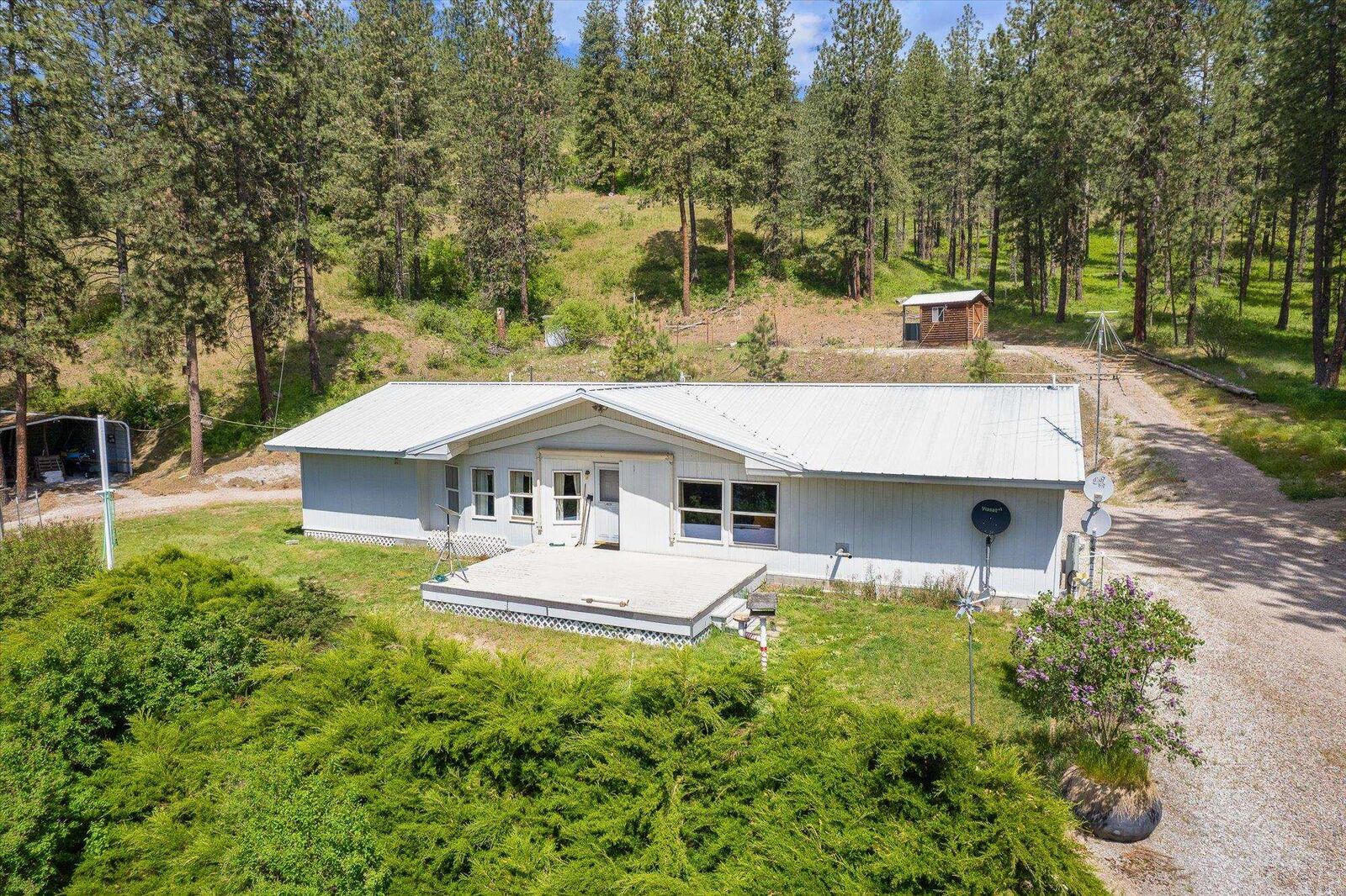 Property Photo: 2714 D Quarry Browns Lake Rd WA 99109