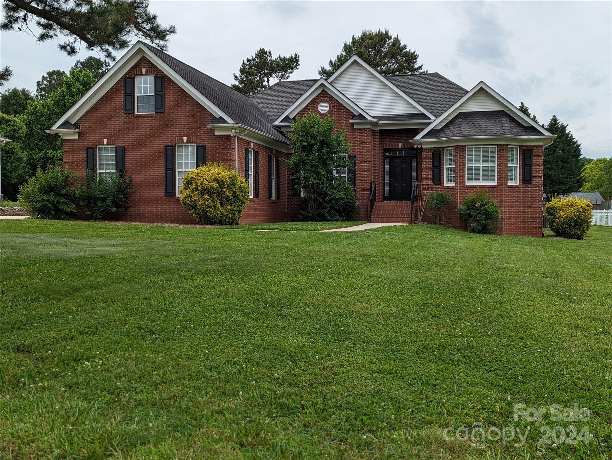 Property Photo:  5916 Meadowmere Drive  NC 28110 