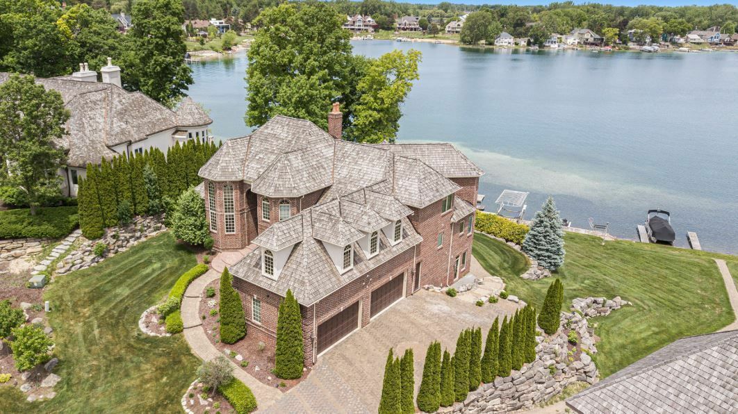 75 Chateaux Du Lac  Fenton MI 48430 9140 photo