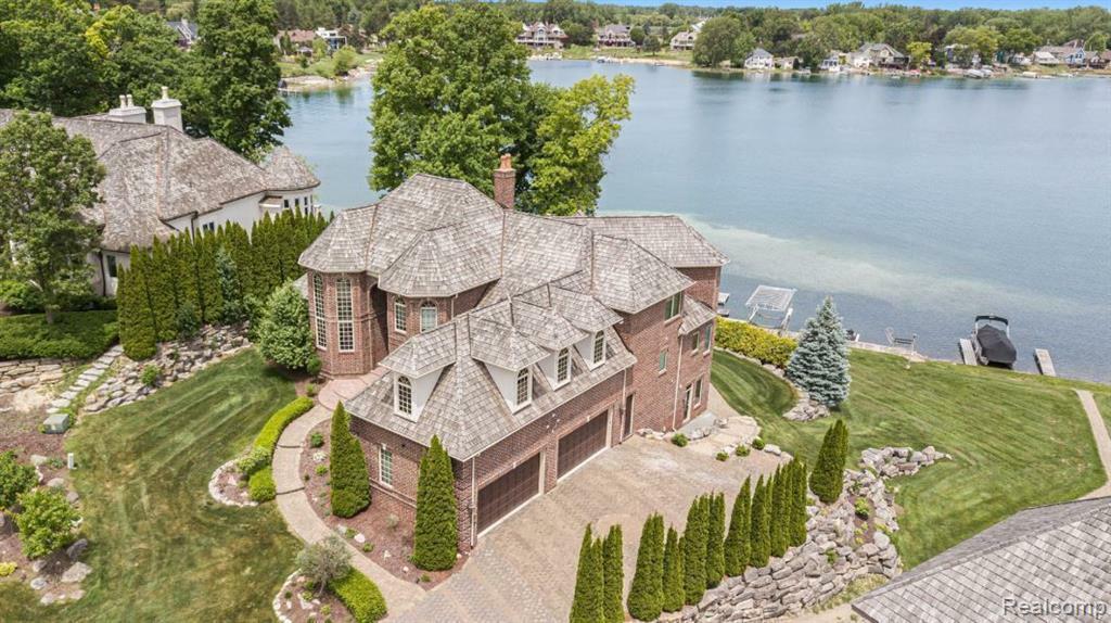 Property Photo: 75 Chateaux Du Lac MI 48430 9140