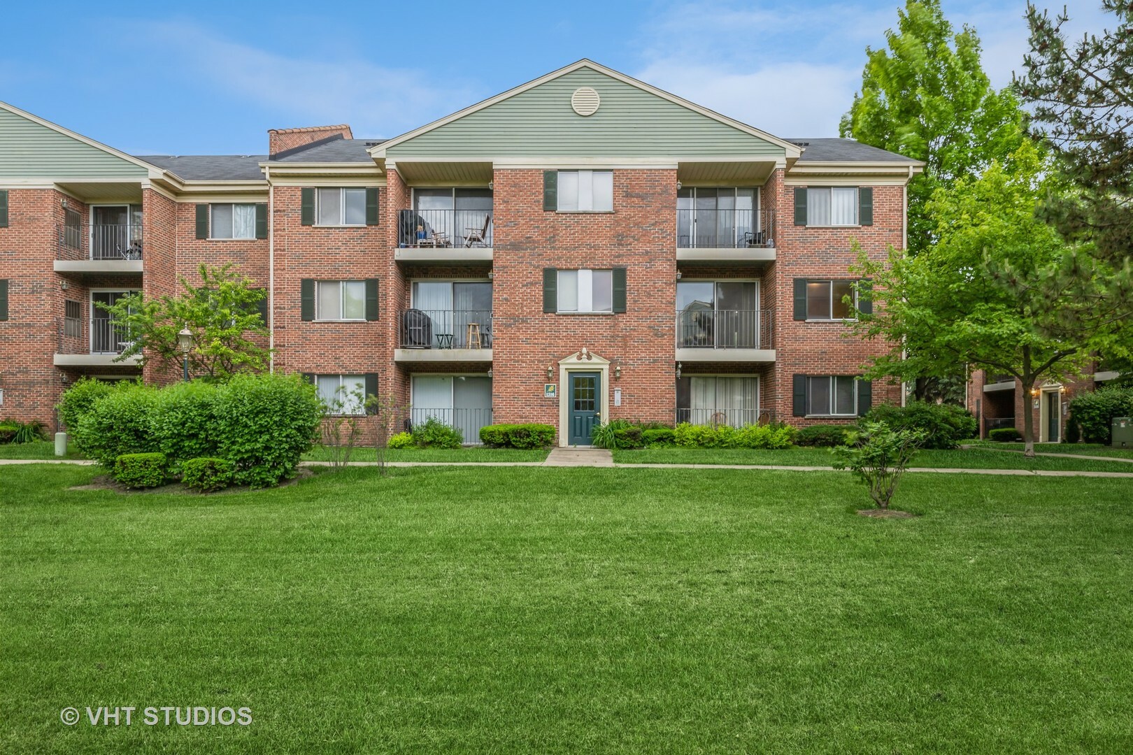 Property Photo:  1516 N River West Court 2A  IL 60056 