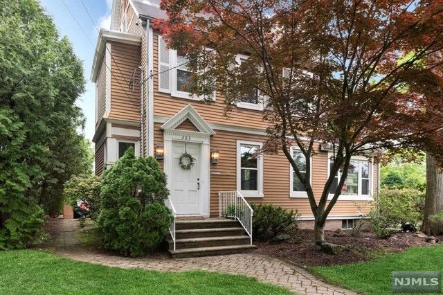 Property Photo:  203 Oak Street  NJ 07450 