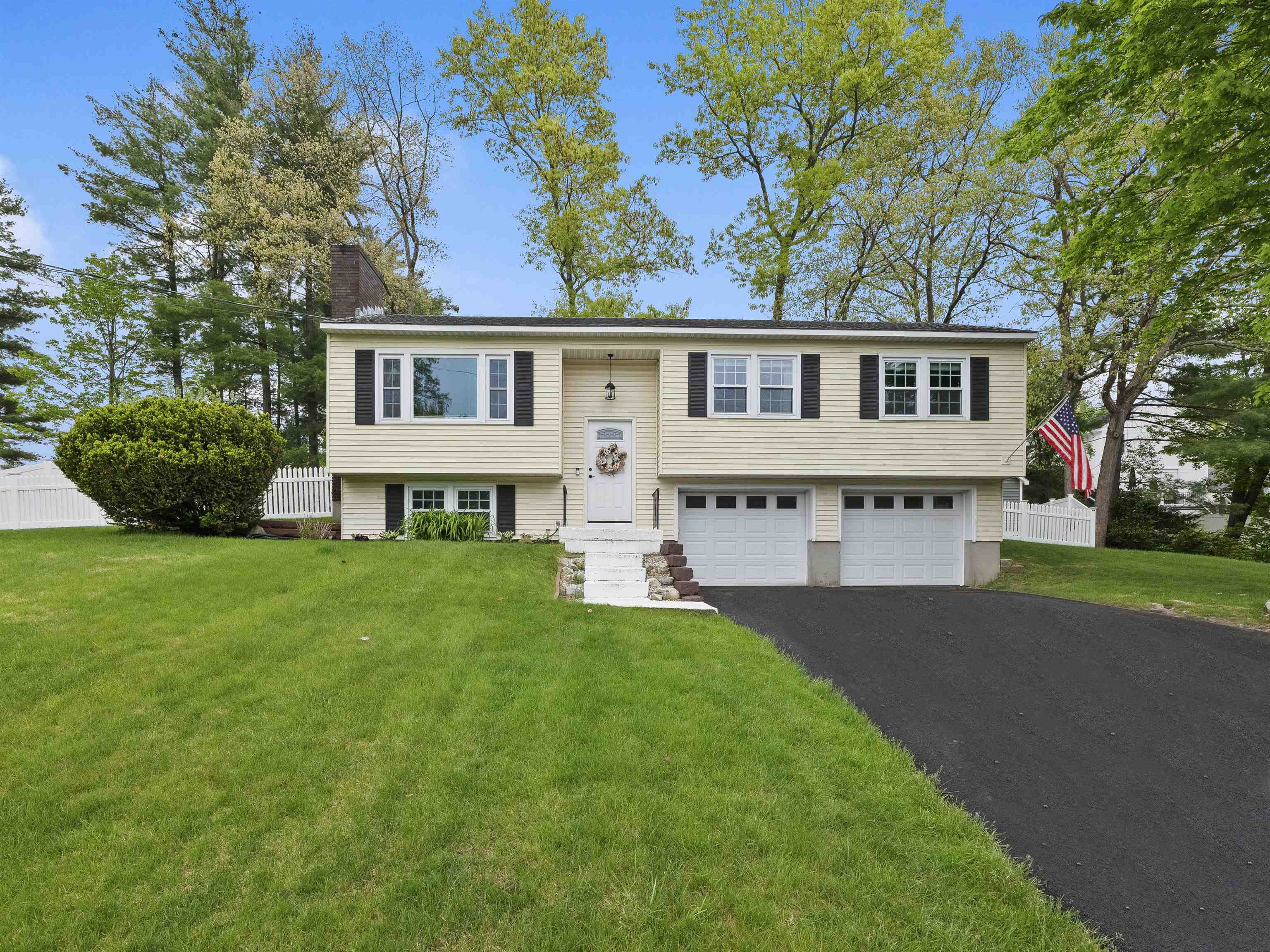 Property Photo: 6 Seneca Drive NH 03062