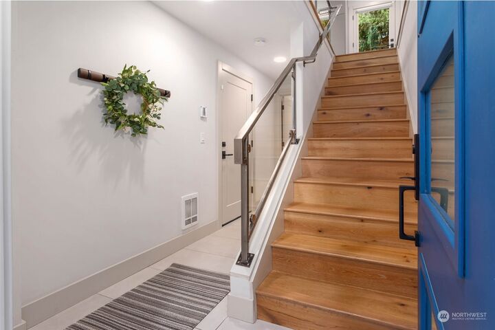 Property Photo:  1118 Broadway Avenue E A  WA 98102 