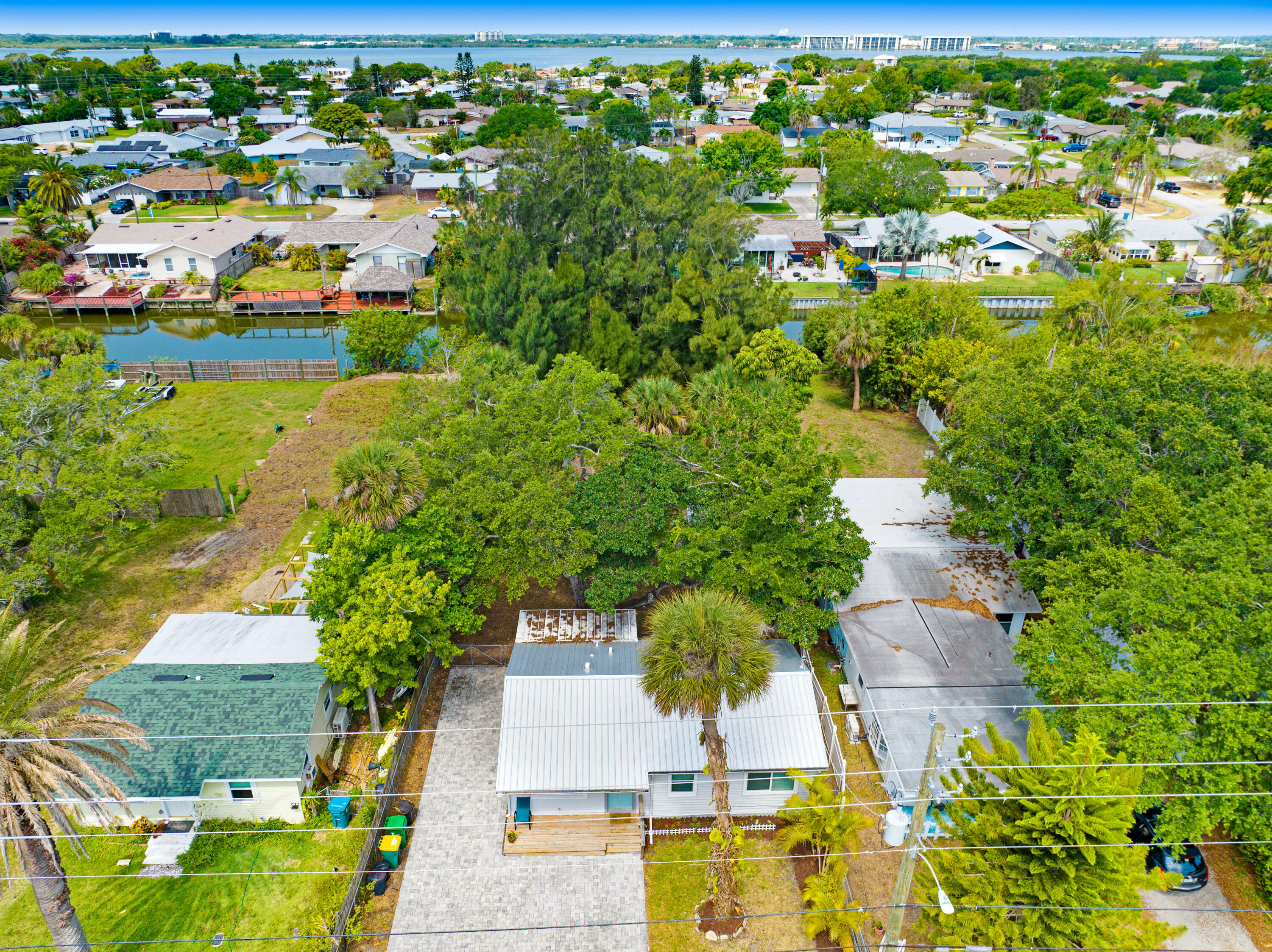 Property Photo:  475 S Banana River Drive  FL 32952 