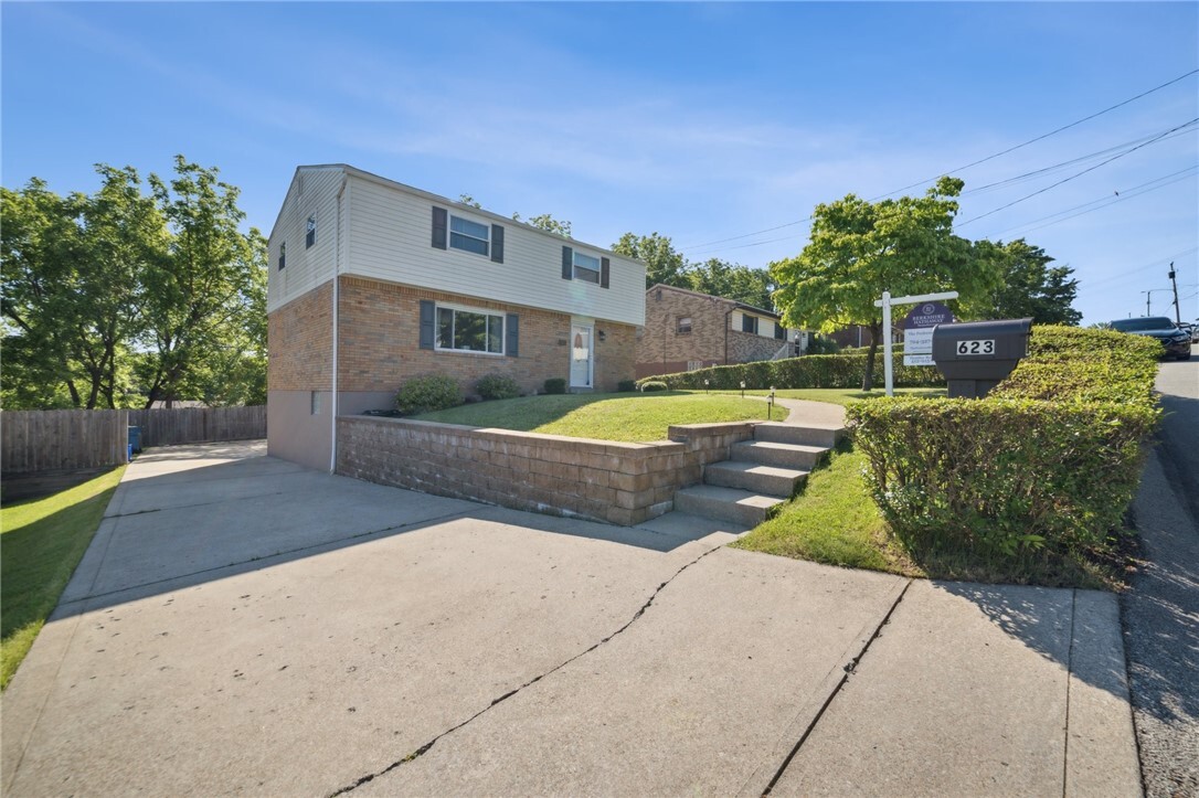 Property Photo: 623 Pikeview Dr PA 15239