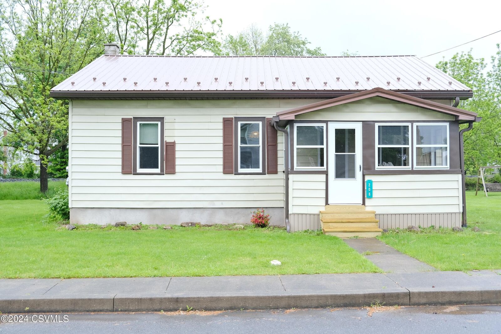 Property Photo:  208 4th Street  PA 17856 
