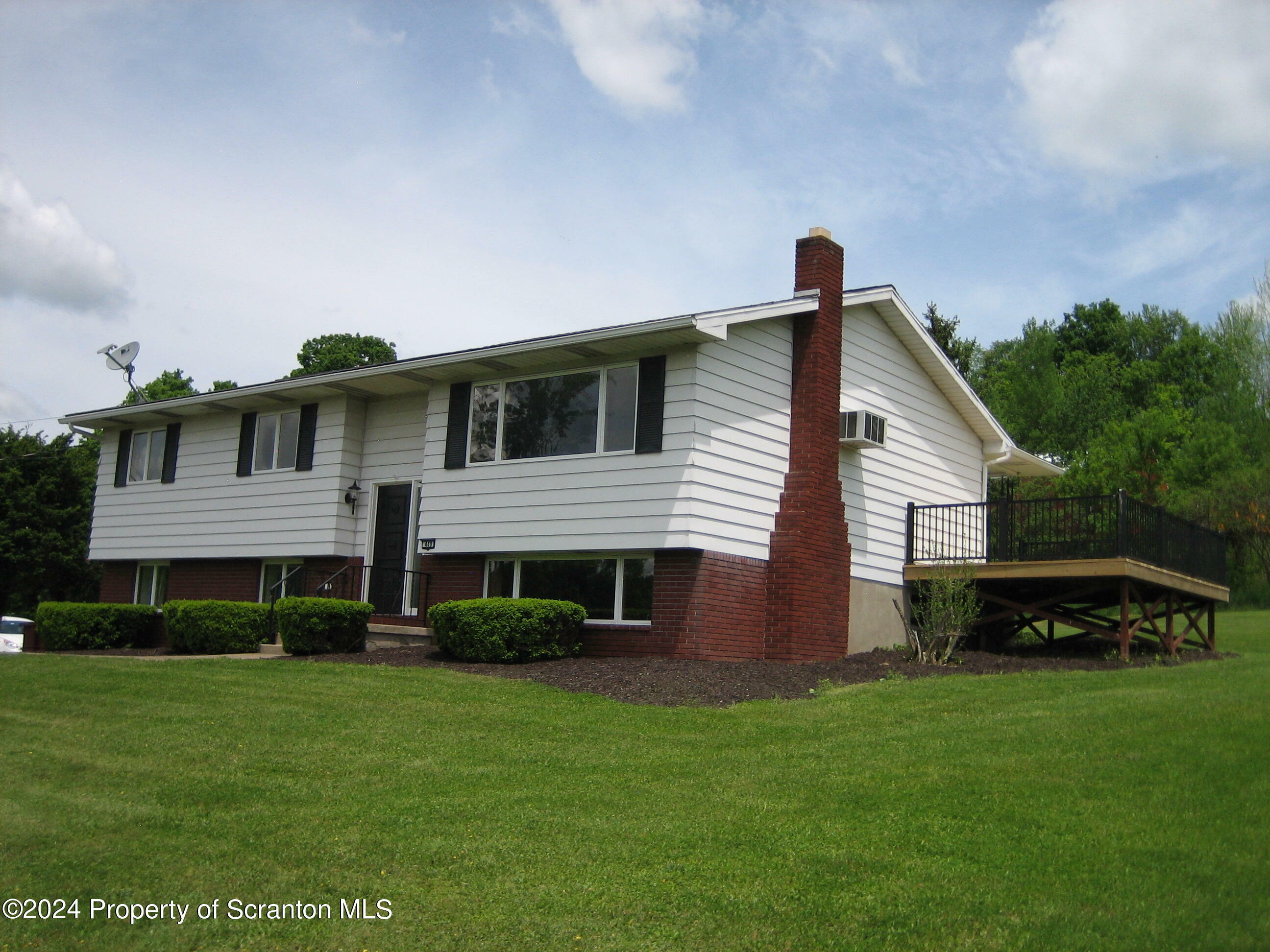Property Photo:  449 Montdale Road  PA 18447 