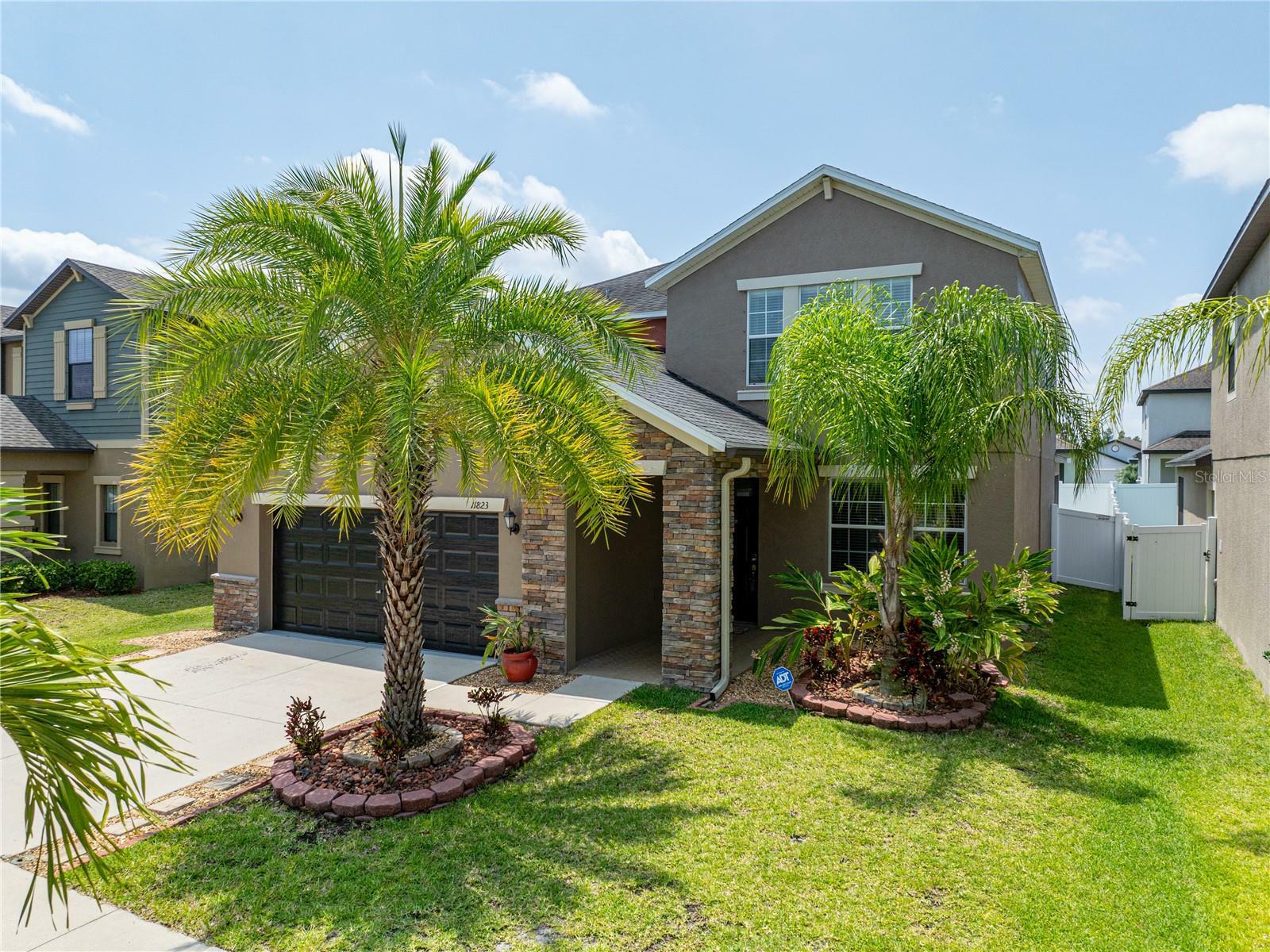 Property Photo:  11823 Valhalla Woods Drive  FL 33579 