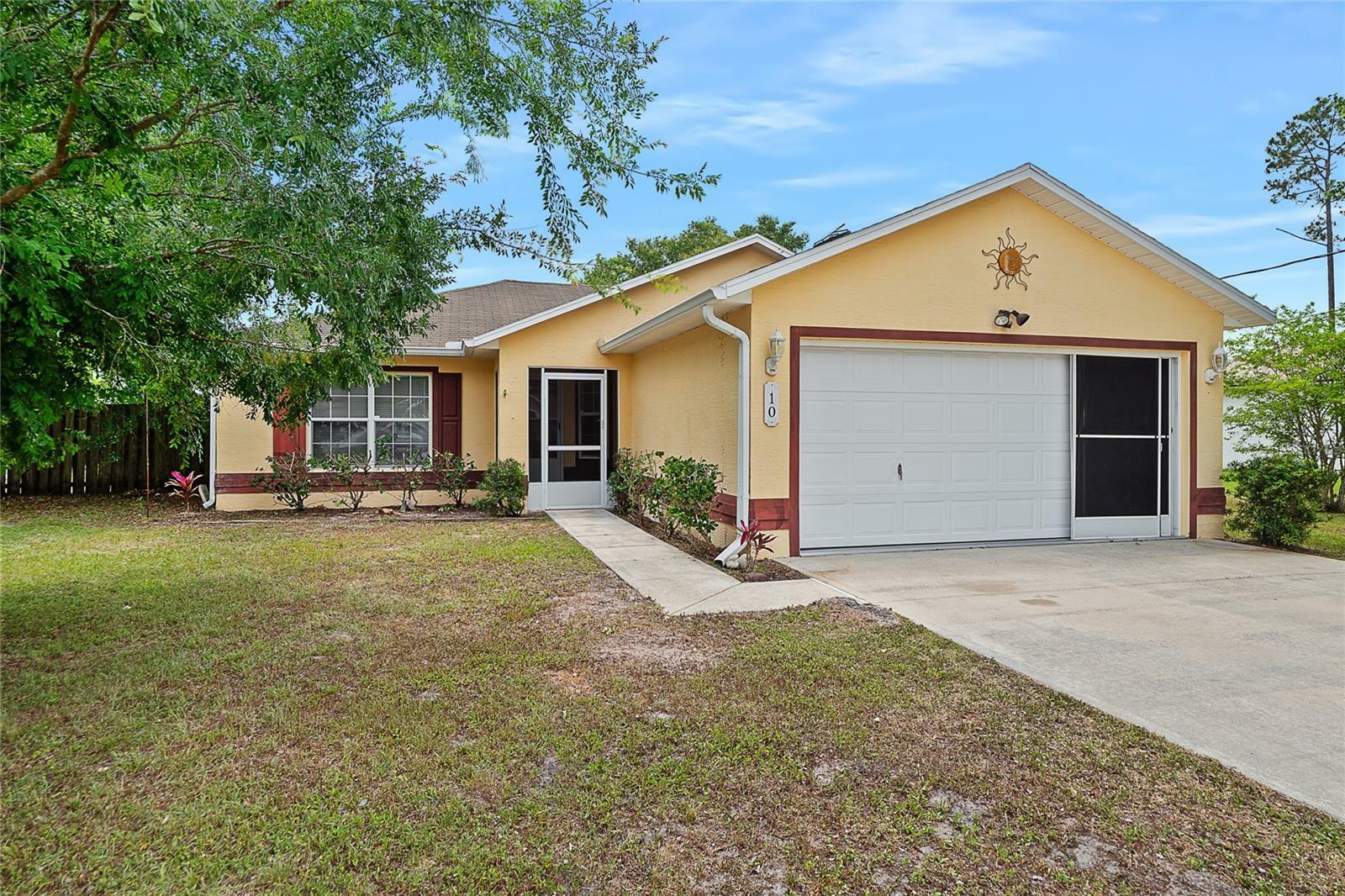 Property Photo: 10 Squanto Place FL 32164