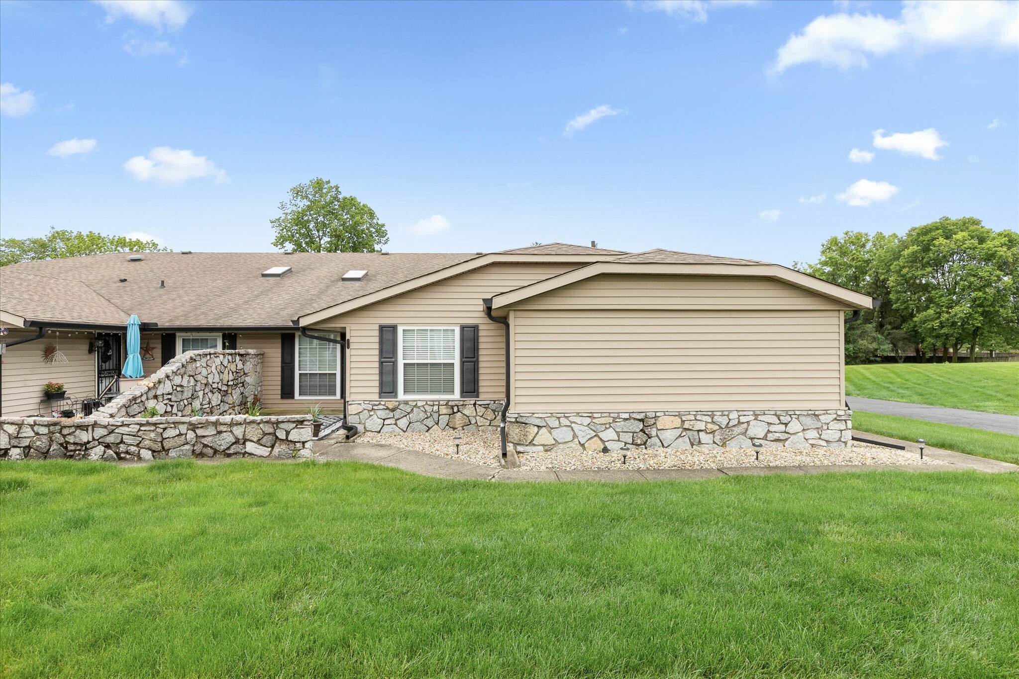 Property Photo:  1001 Paradise Court Unit C  IN 46143 