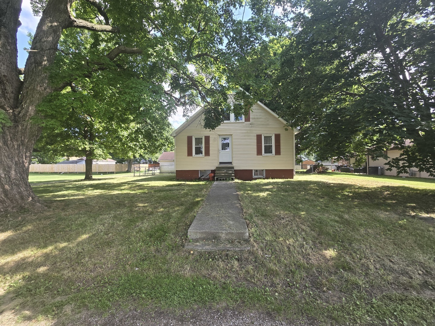 Property Photo:  605 W North Street  IL 61723 